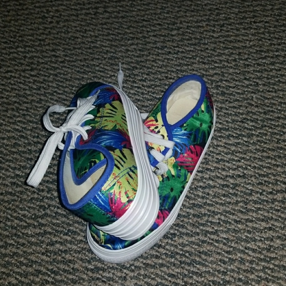 Cute creeper style worn like 2time sz. 7